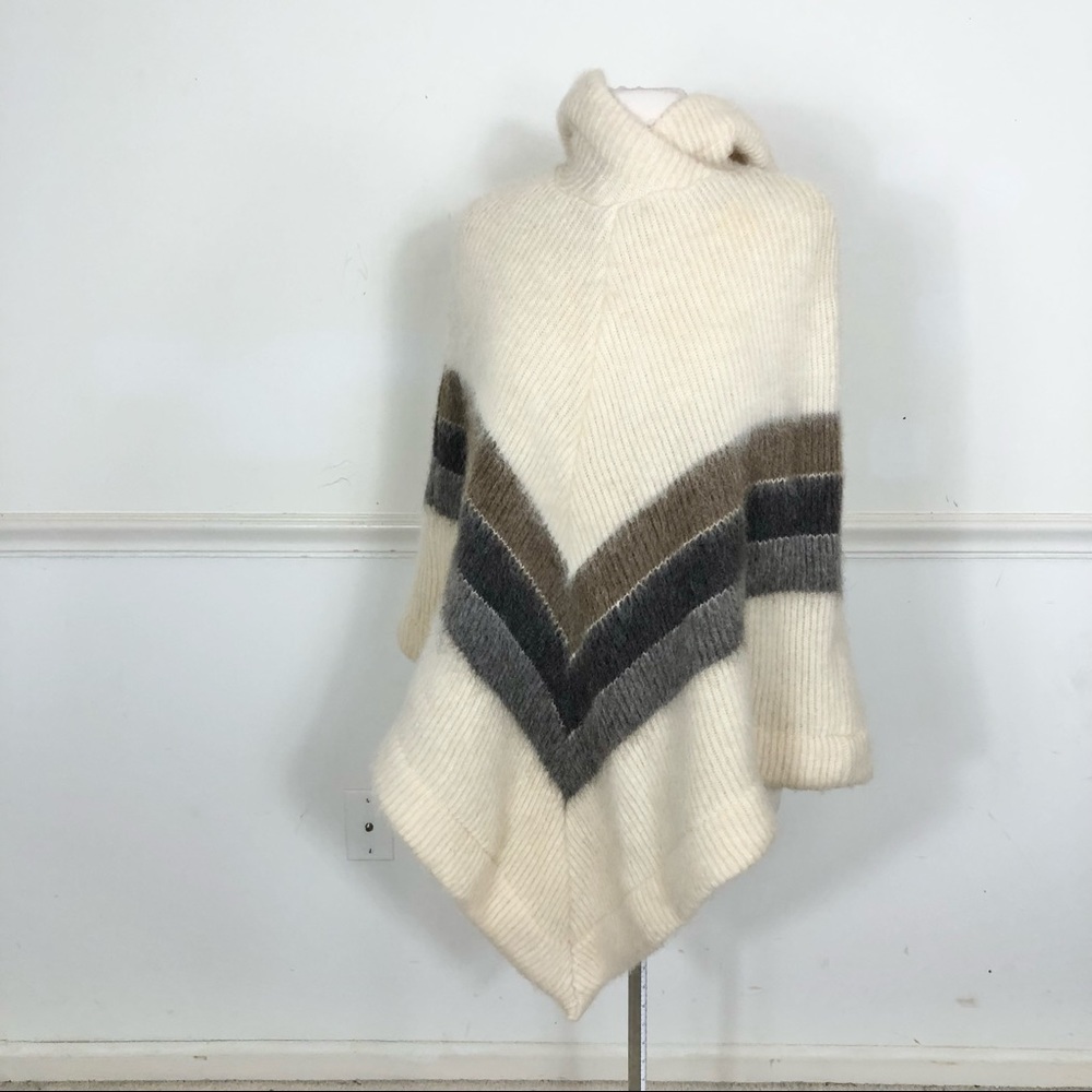 Vintage WOOL cream hooded Cape made in ICELAND - Picture 1 of 11